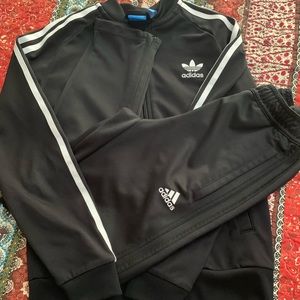 Authentic Adidas Sweatsuit.👟👟